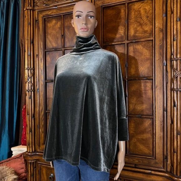 WynneLayers Dark Slate Stretch Velvet Side Slit Turtleneck Top - Picture 4 of 16